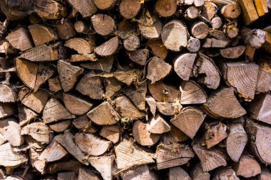 Closeup kıyılmış ateşe odun yığını 