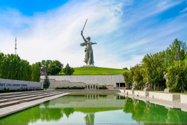 Rusya, Volgograd - 27 Ağustos 2021: Anavatan Heykel Çağrısı - Mamayev Kurgan 'daki Stalingrad Kahramanları Anıtı Anıtı Anıtı Anıtı Anıtı Anıtı