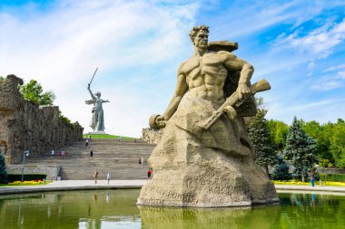 Rusya, Volgograd - 27 Ağustos 2021: Anavatan Heykel Çağrısı - Mamayev Kurgan 'daki Stalingrad Kahramanları Anıtı Anıtı Anıtı Anıtı Anıtı Anıtı