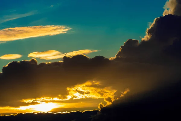 Hermosa Puesta Sol Brillante Panoranic Sunrise Sky Con Nubes Colores — Foto de Stock