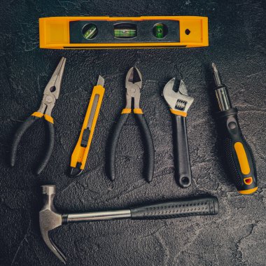 Siyah Arkaplanda Temel Ev Onarım Araçları