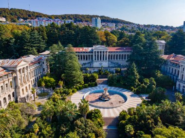 Rusya, Krasnodar Krai, Sochi, Terk edilmiş Sanatoryum 'un avlusunun havadan görünüşü Ordzhonikidze