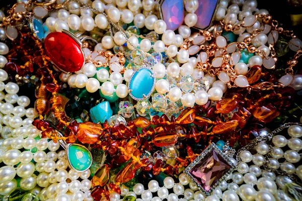 Många Fashionabla Kvinnors Smycken Och Armband För Hand — Stockfoto