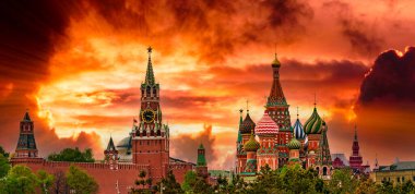 Moskova 'nın Panoraması. Gün batımında ünlü Moskova merkezinin güzel manzarası