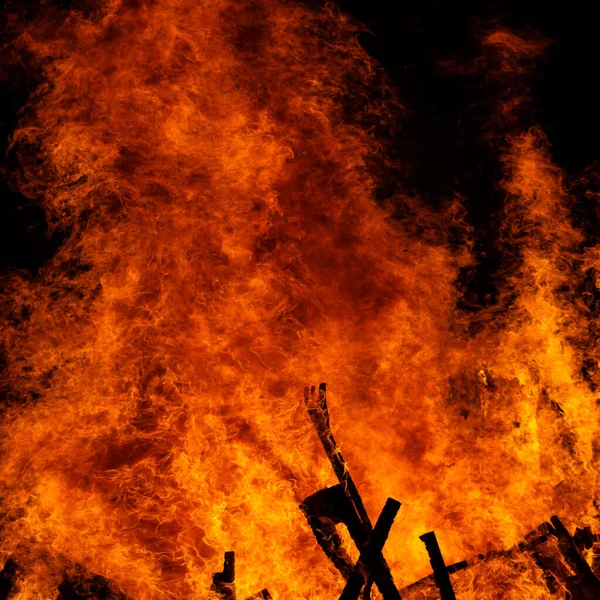 Gran Fuego Fondo Oscuro Enorme Hoguera Noche — Foto de Stock