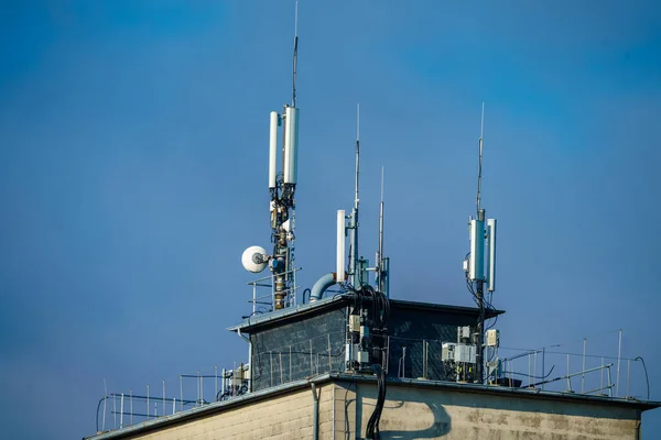 Torre Hormigón Telecomunicaciones Con Antenas Lte Gsm Torre Comunicación Celular —  Fotos de Stock