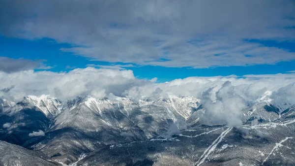 Montagnes Avec Neige Blanche Ciel Bleu — Photo