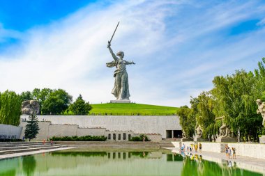 Rusya, Volgograd - 27 Ağustos 2021: Anavatan Heykel Çağrısı - Mamayev Kurgan 'daki Stalingrad Kahramanları Anıtı Anıtı Anıtı Anıtı Anıtı Anıtı