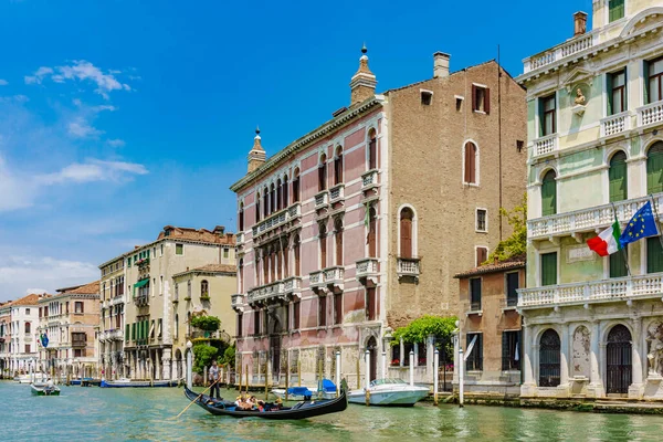 Benátky Itálie Června 2014 Historické Budovy Podél Kanálu Benátkách — Stock fotografie
