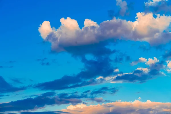 Kleurrijke Dramatische Hemel Met Wolk Bij Zonsondergang — Stockfoto