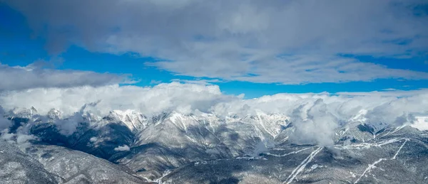 Montañas Con Nieve Blanca Cielo Azul —  Fotos de Stock