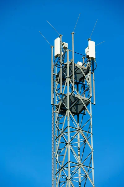 Torre Hormigón Telecomunicaciones Con Antenas Lte Gsm Torre Comunicación Celular —  Fotos de Stock