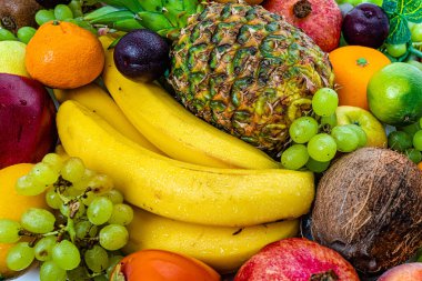 Sağlıklı çiğ meyve çeşitleri. Çeşitli Meyvelerle Kompozisyon