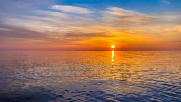 索契日落时分平静的大海 — 图库照片