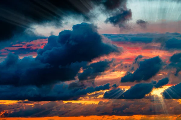 Dramatischer Sonnenuntergang Himmel Landschaft Hintergrund — Stockfoto