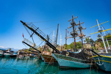 Kaleici Marina, Antalya. Antalya Limanı 'nda Eğlence Tekneleri