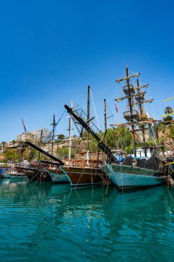 Kaleici Marina, Antalya. Antalya Limanı 'nda Eğlence Tekneleri
