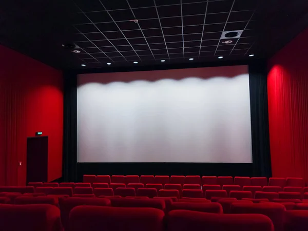 Tela Cinema Assentos Vermelhos Teatro Triagem Vazio — Fotografia de Stock