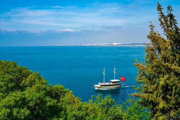 Antalya Turkey Sailing Ship Sea Tours Mediterranean Landscape — Zdjęcie stockowe