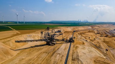 Garzweiler, Kuzey Ren-Vestfalya, Almanya 'da kahverengi kömür madeni bölgesinde kova tekerleği kazıcısı 