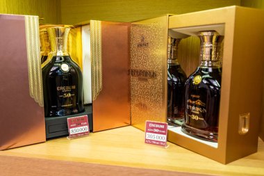 Erivan, Ermenistan 17 Mayıs 2022: Ararat alkolik içki standı. Ararat, Erivan Brandy Company tarafından 1887 yılından beri üretilen bir Ermeni brendisidir.