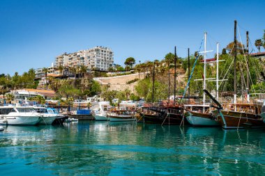 Kaleici Marina, Antalya. Antalya Limanı 'nda Eğlence Tekneleri