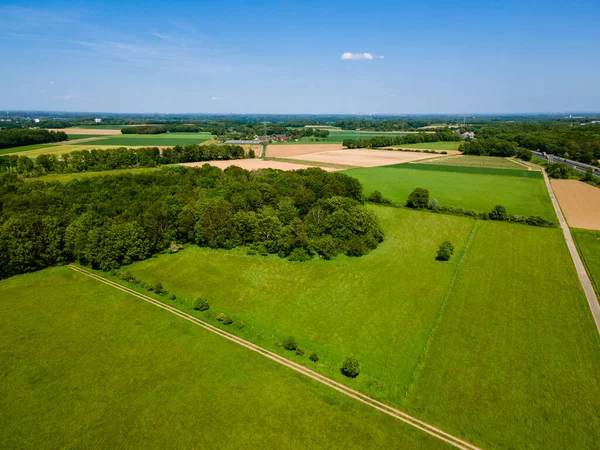 Terras Agrícolas Cima Vista Aérea Sobre Campos Verdes Fotos De Bancos De Imagens