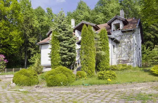 Villa forestière inachevée — Photo