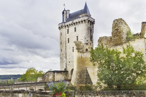 Oude verwoeste kasteel — Stockfoto