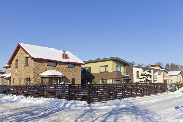 Modern Avrupa kış köyü — Stok fotoğraf