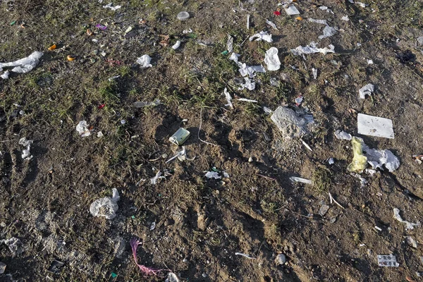 Des ordures qui dévorent nos terres — Photo