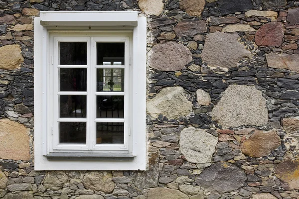 Bianco vecchia finestra di legno — Foto Stock