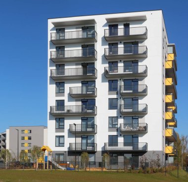 Modern standart seri üretim evinin tamamlanmamış inşaat sahası.