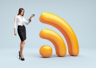 WiFi ikonu. işkadını kablosuz ağ simgesi olan.