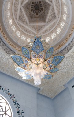 Luxurious lustre in the mosque