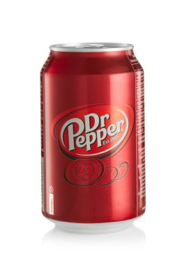 LONDON, İngiltere - 21 Ekim 2021: Alüminyum kutu Dr. Pepper orijinal meşrubat beyaz üzerine..