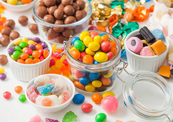 Mjölkchoklad Godis Med Skal Med Gelé Socker Tandkött Och Lakrits — Stockfoto