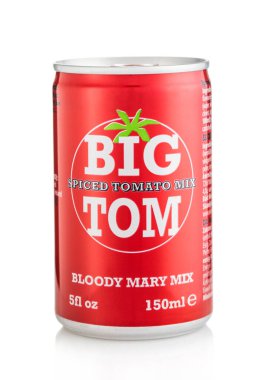 LONDON, İngiltere - 26 Şubat 2022: Büyük Tom beyaz üzerine baharatlı domates karışımı.