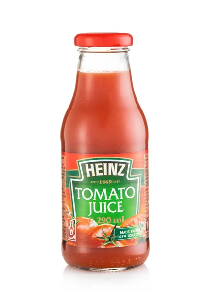 ロンドン イギリス 2022年2月28日 ハインツトマトジュースを白のガラス瓶に入れる — ストック写真