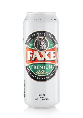 LONDON, İngiltere - 13 Şubat 2022: Danimarka 'dan beyaz üzerine faxe premium bira.
