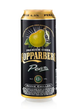 Londra, İngiltere - 10 Şubat 2022: Kopparberg armut prim elma şarabı beyaza. İsveç Ürünleri.