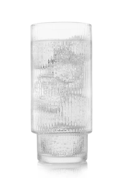 Sklenice Šumivé Vody Limonády Kostkami Ledu Bublinkami Bílém — Stock fotografie