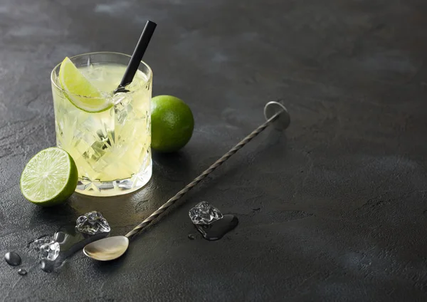 Gimlet Kamikaze Cocktail Vidro Cristal Com Fatia Limão Gelo Sobre — Fotografia de Stock