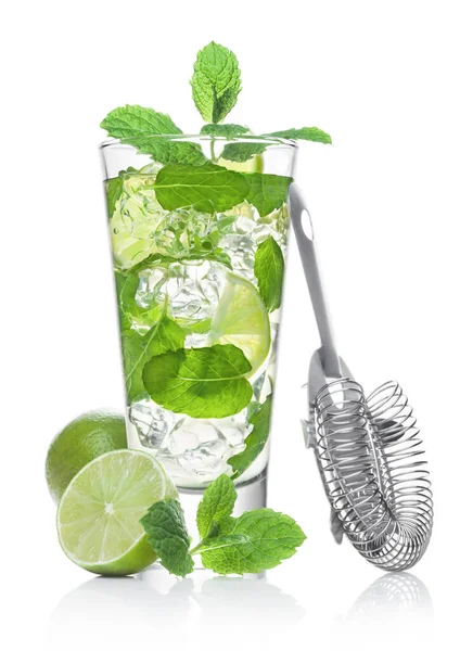 Glas Mojito Sommar Alkoholhaltig Cocktail Med Isbitar Mynta Och Lime — Stockfoto