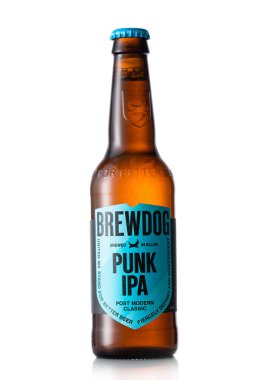 LONDON, İngiltere - 06 Temmuz 2022: Bir şişe Brewdog Punk Ipa bira üzerine bira.