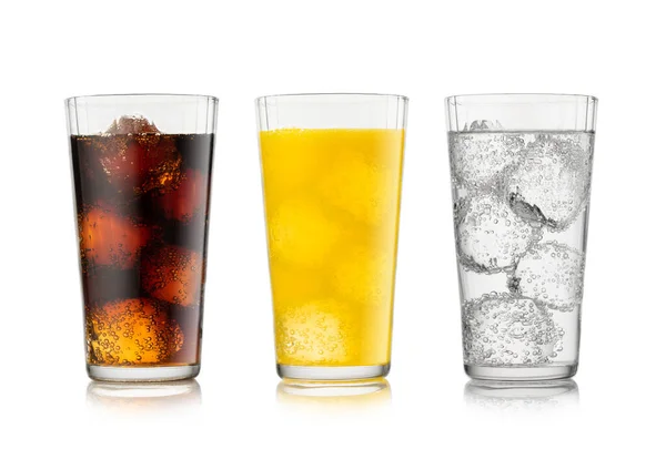 Αναψυκτικό Cola Λεμονάδα Και Πορτοκαλάδα Παγάκια Και Φυσαλίδες Στο Λευκό — Φωτογραφία Αρχείου
