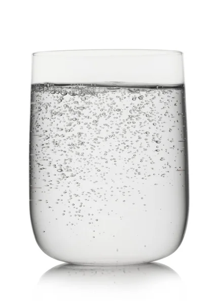 Sprudelndes Mineralwasser Großen Glas Auf Weiß — Stockfoto