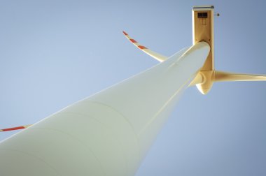 windturbine güneşli