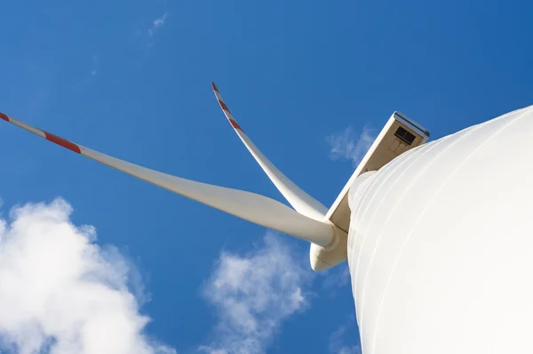 Windturbine on sunny day — Stock Photo, Image