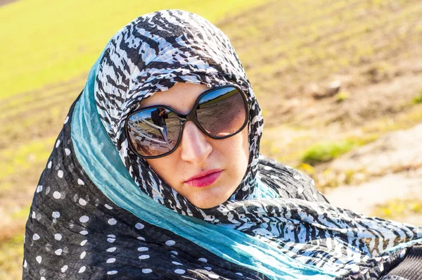 Muslim girl wearing higab — Stock Photo, Image